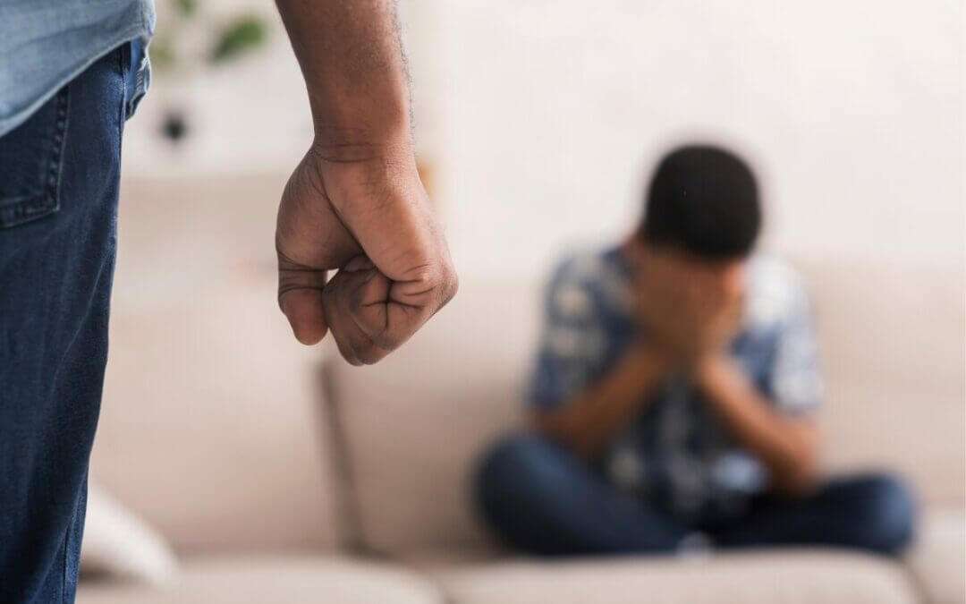 Violence intrafamiliale : « A l&rsquo;âge de 12 ans, je devais protéger mes frères des coups que nous recevions. »