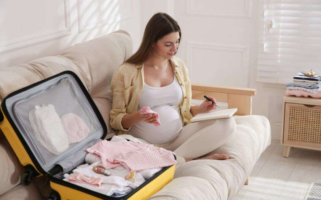 Mes essentiels dans la valise de maternité + checklist à télécharger